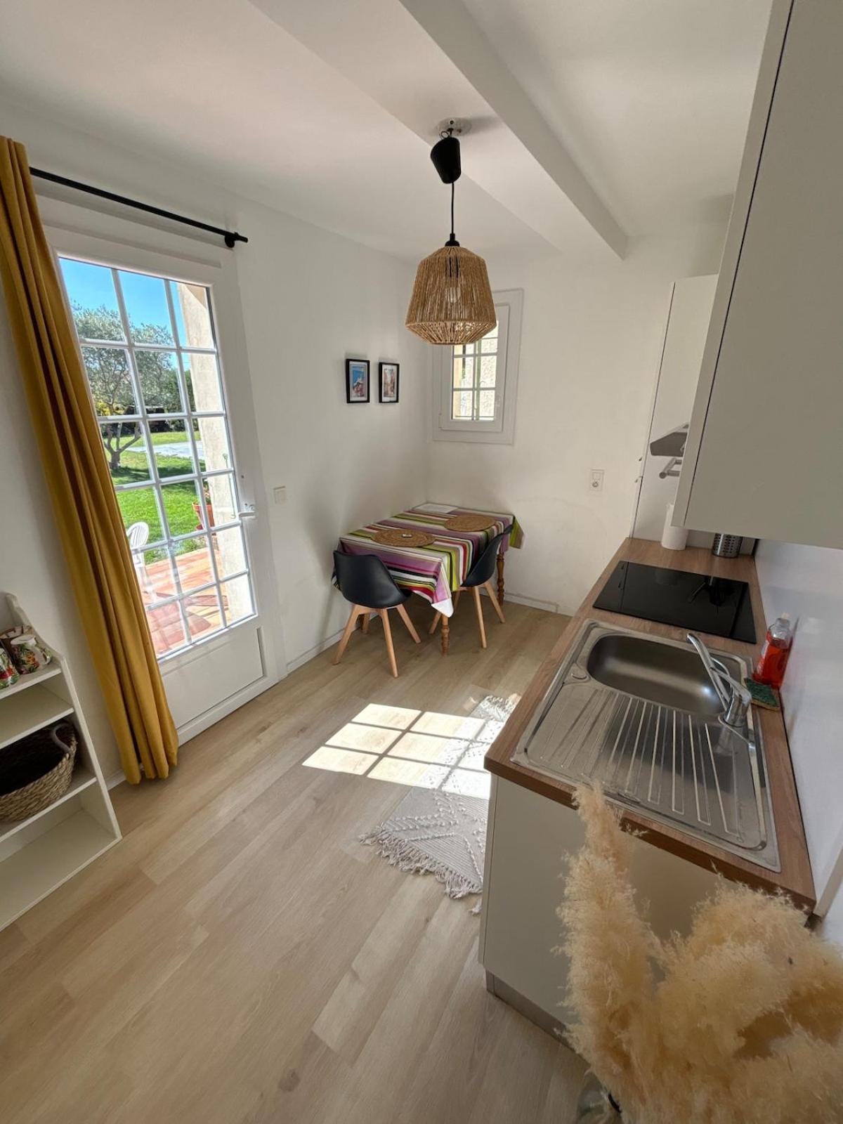 Studio En Provence Avec Piscine La Barben Zewnętrze zdjęcie