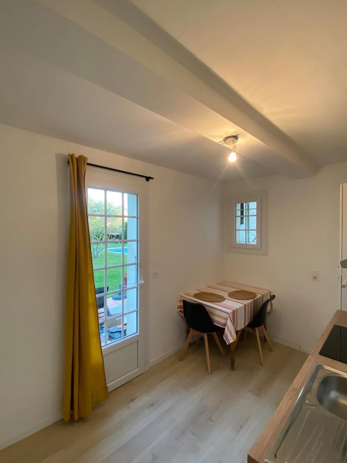 Studio En Provence Avec Piscine La Barben Zewnętrze zdjęcie