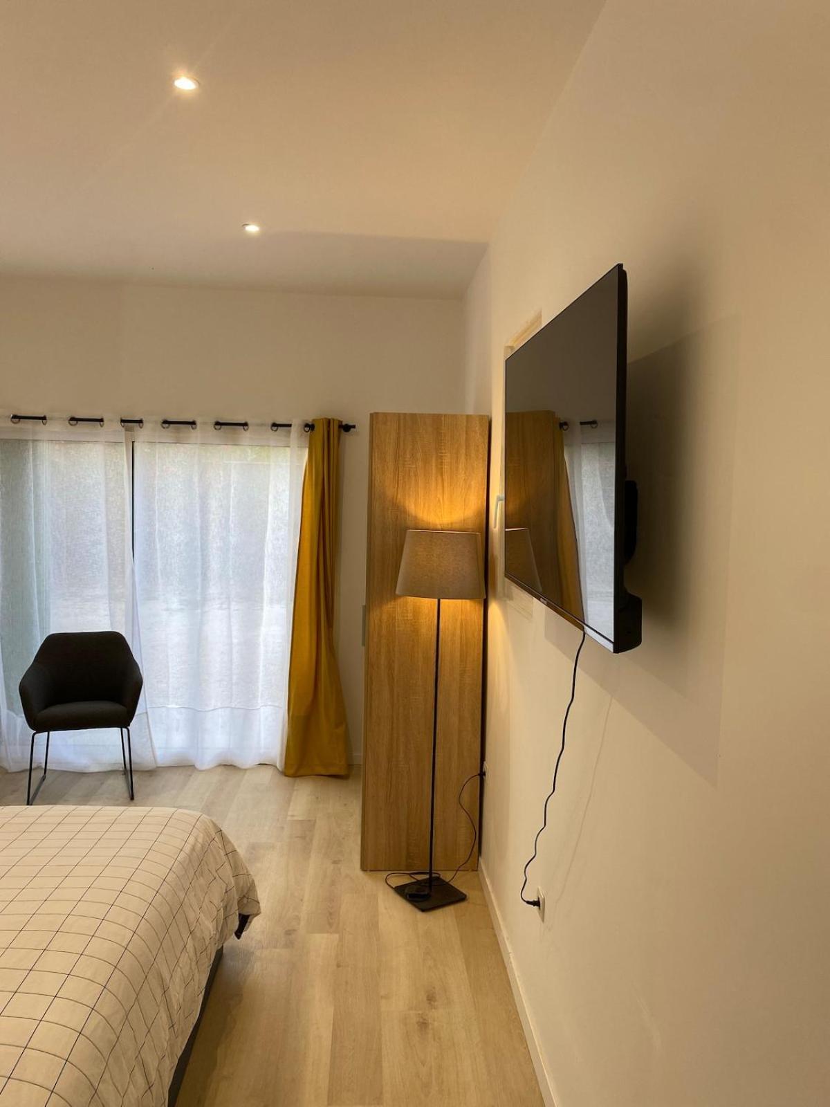 Studio En Provence Avec Piscine La Barben Zewnętrze zdjęcie