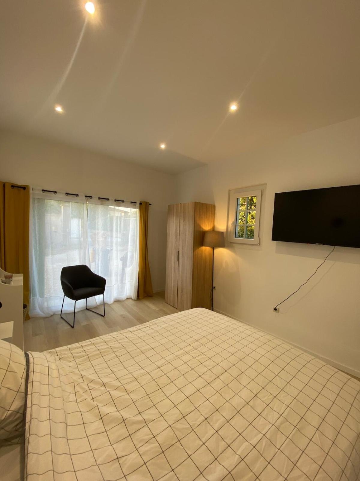 Studio En Provence Avec Piscine La Barben Zewnętrze zdjęcie