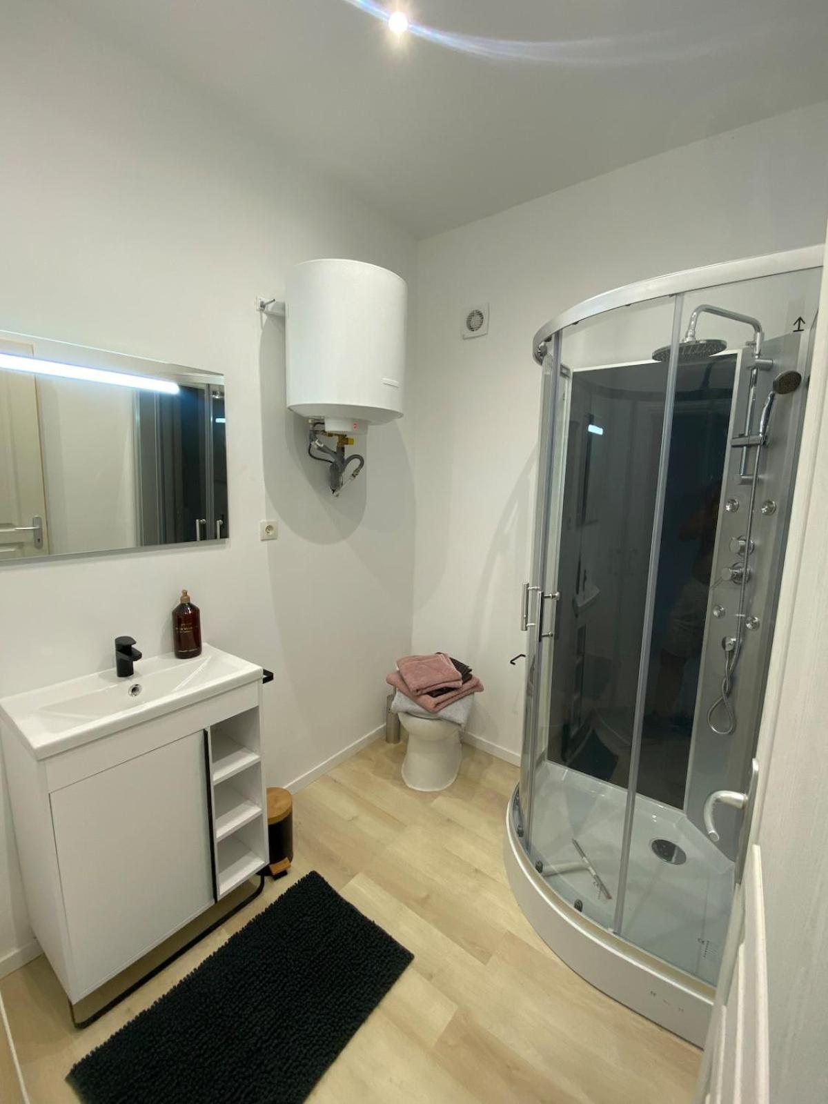 Studio En Provence Avec Piscine La Barben Zewnętrze zdjęcie