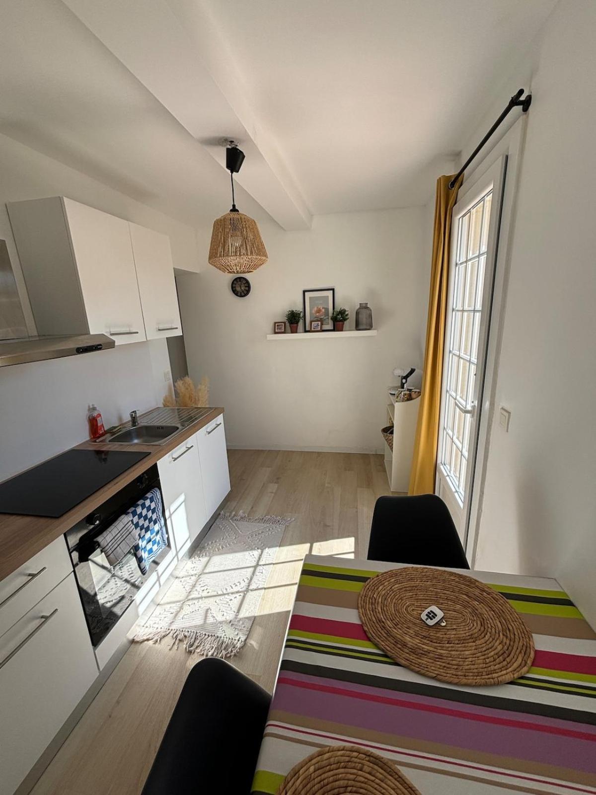 Studio En Provence Avec Piscine La Barben Zewnętrze zdjęcie