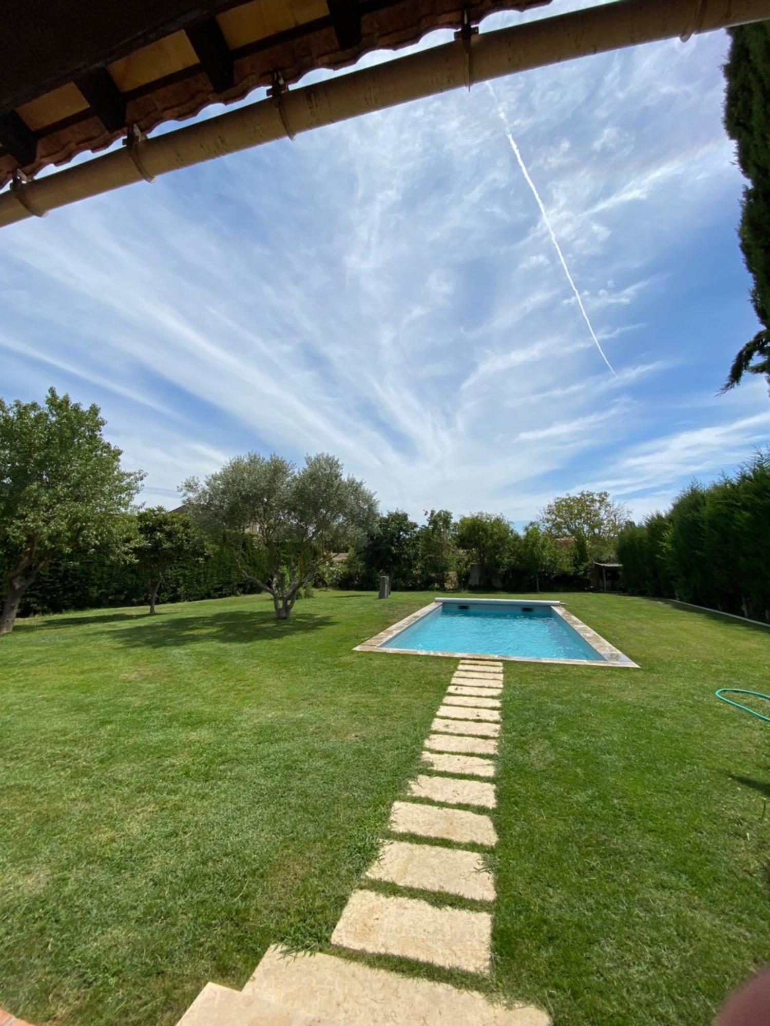 Studio En Provence Avec Piscine La Barben Zewnętrze zdjęcie